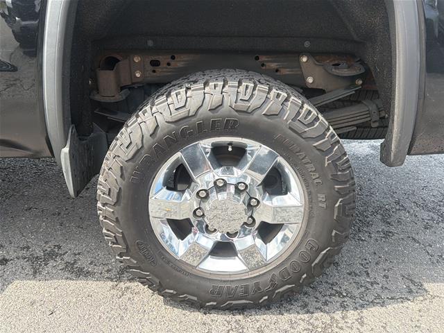 Used 2016 Onyx Black GMC  image 24