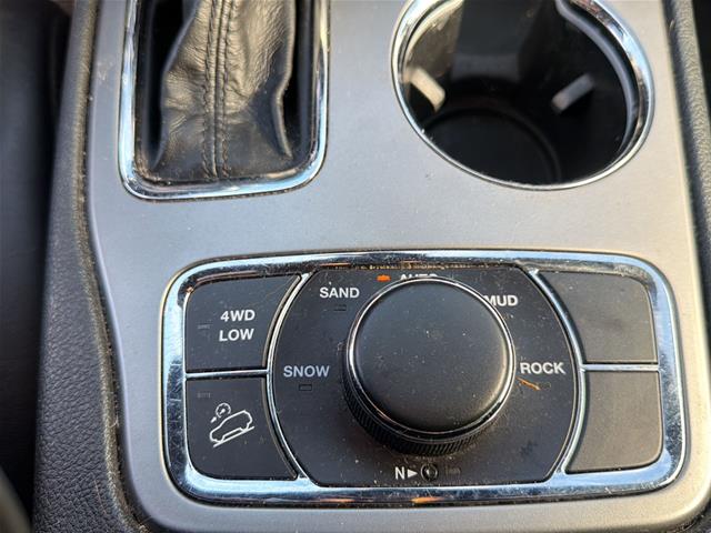 Used 2020 Granite Crystal Clearcoat Metallic Jeep  image 20