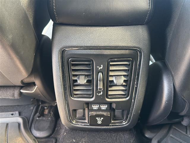 Used 2020 Granite Crystal Clearcoat Metallic Jeep  image 21