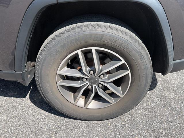 Used 2020 Granite Crystal Clearcoat Metallic Jeep  image 24