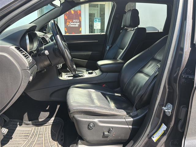 Used 2020 Granite Crystal Clearcoat Metallic Jeep  image 8