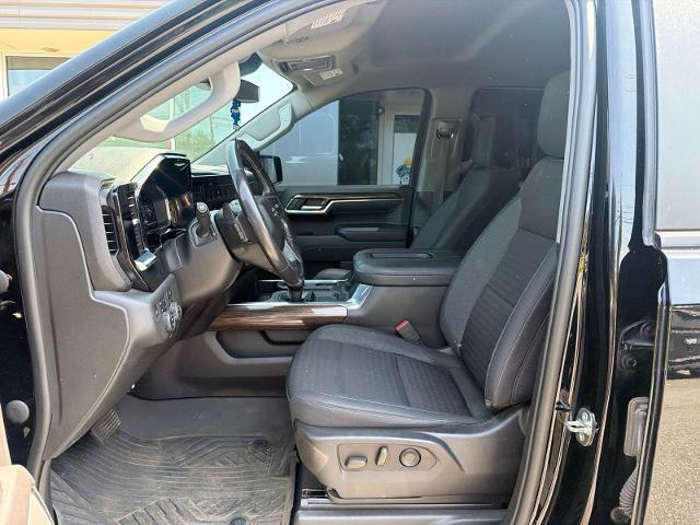 Used 2022 Black Chevrolet  image 9