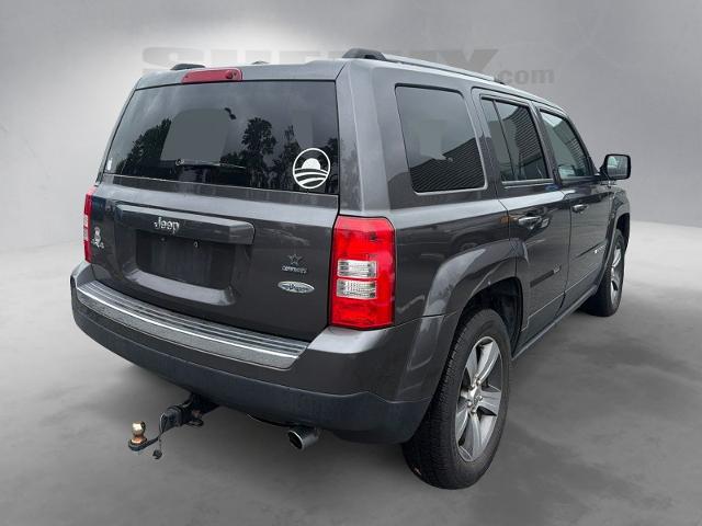 Used 2016 Crystal Metallic Jeep  image 12
