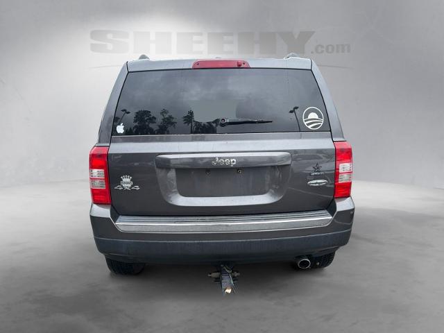 Used 2016 Crystal Metallic Jeep  image 13