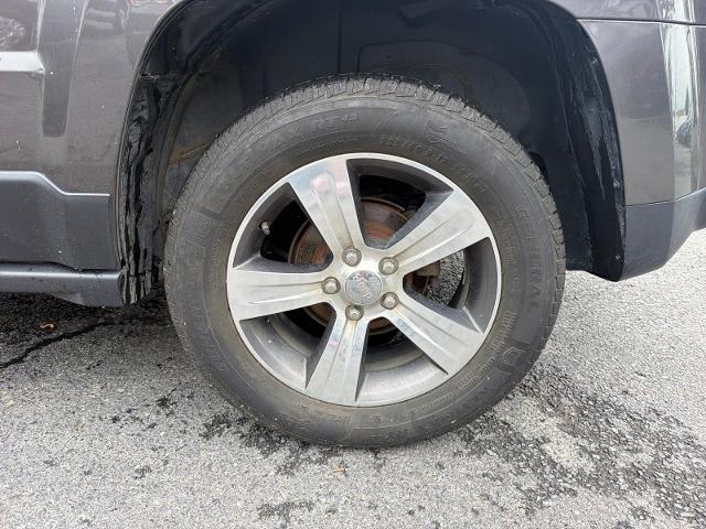 Used 2016 Crystal Metallic Jeep  image 21