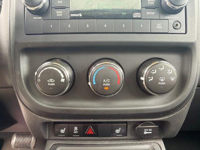Used 2016 Crystal Metallic Jeep  image 24