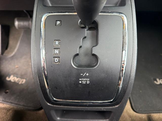 Used 2016 Crystal Metallic Jeep  image 25