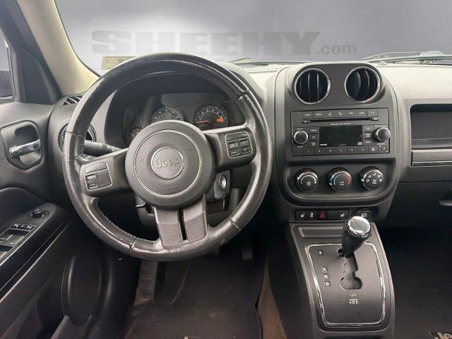 Used 2016 Crystal Metallic Jeep  image 3