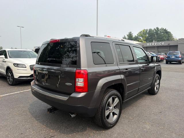 Used 2016 Crystal Metallic Jeep  image 5