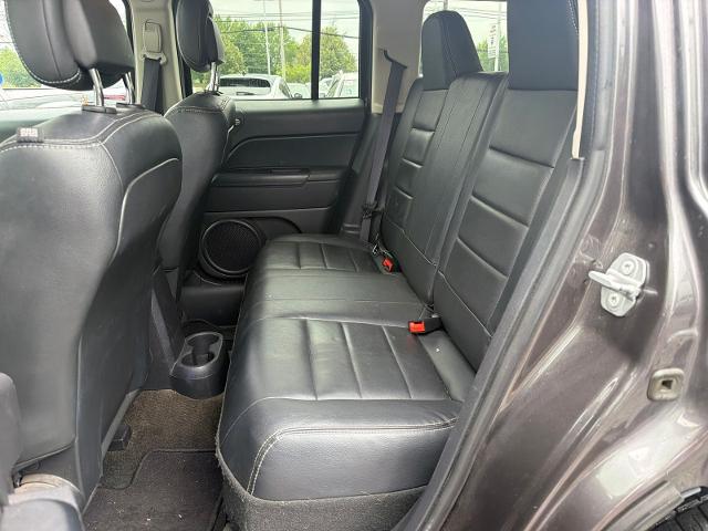 Used 2016 Crystal Metallic Jeep  image 6