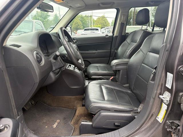 Used 2016 Crystal Metallic Jeep  image 8