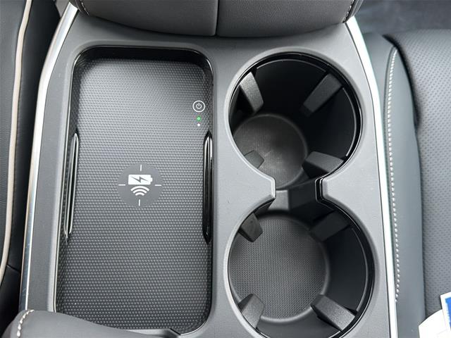 Used 2025 Platinum White Pearl Acura  image 19