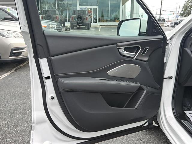 Used 2025 Platinum White Pearl Acura  image 21