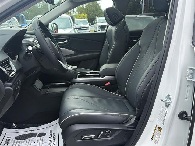 Used 2025 Platinum White Pearl Acura  image 9
