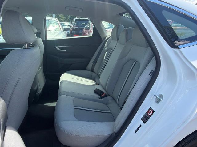 Used 2020 Quartz White Hyundai  image 7