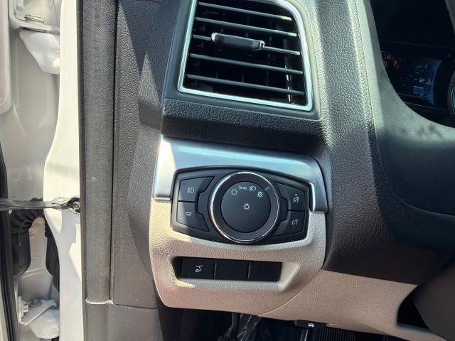 Used 2018 White Platinum Clearcoat Metallic Ford  image 23