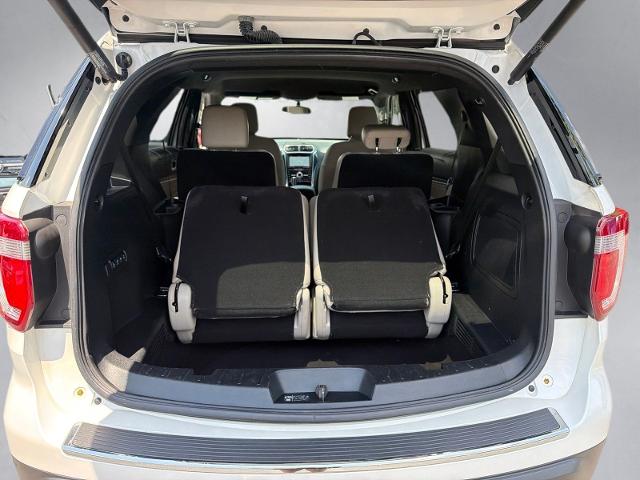 Used 2018 White Platinum Clearcoat Metallic Ford  image 24