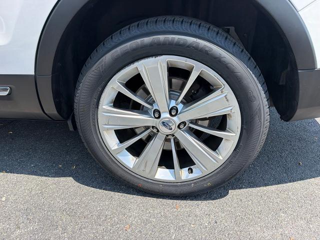 Used 2018 White Platinum Clearcoat Metallic Ford  image 25
