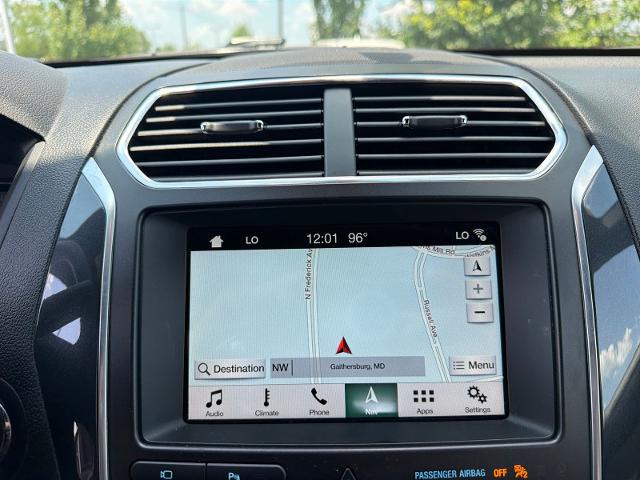 Used 2018 White Platinum Clearcoat Metallic Ford  image 5