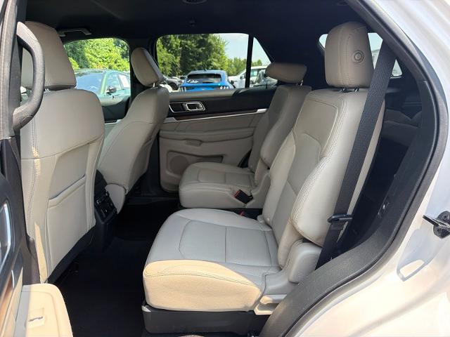 Used 2018 White Platinum Clearcoat Metallic Ford  image 6