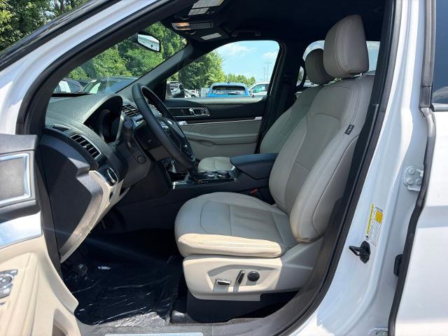 Used 2018 White Platinum Clearcoat Metallic Ford  image 8