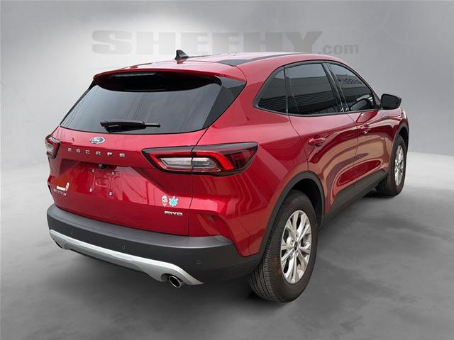 Used 2025 Rapid Red Metallic Tinted Clearcoat Ford  image 11
