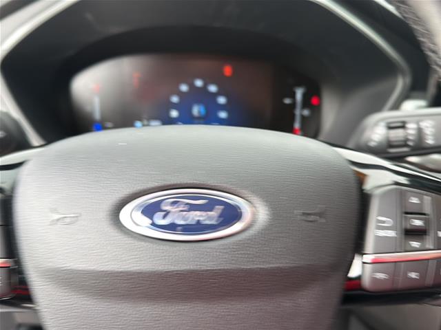 Used 2025 Rapid Red Metallic Tinted Clearcoat Ford  image 18