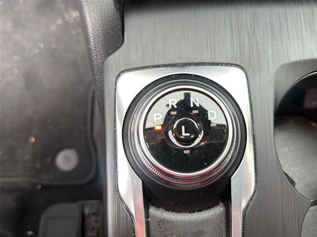 Used 2025 Rapid Red Metallic Tinted Clearcoat Ford  image 19