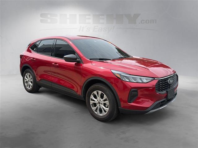 Used 2025 Rapid Red Metallic Tinted Clearcoat Ford  image 2