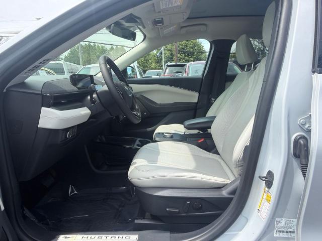 Used 2023 Space White Metallic Ford  image 9