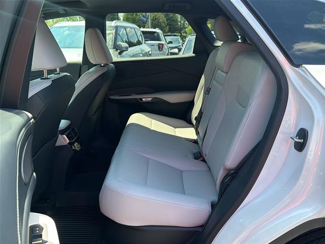 Used 2023 Eminent White Pearl Lexus  image 7