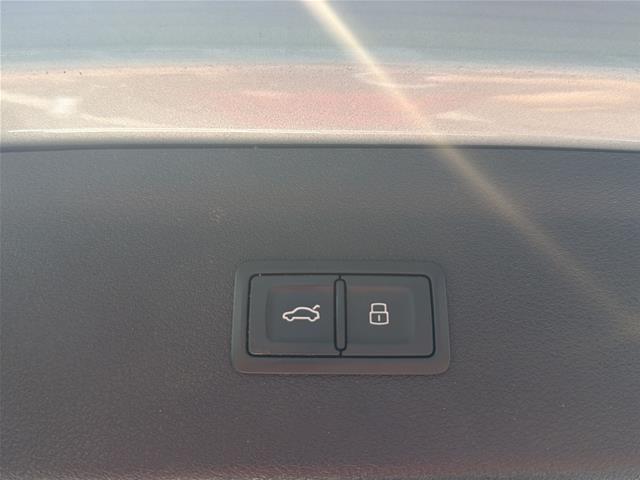 Used 2018 Florett Silver Metallic Audi  image 25