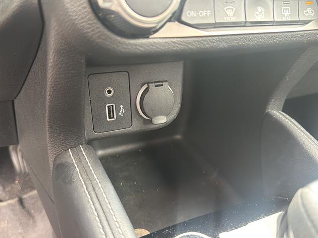 Used 2018 Super Black Nissan  image 14