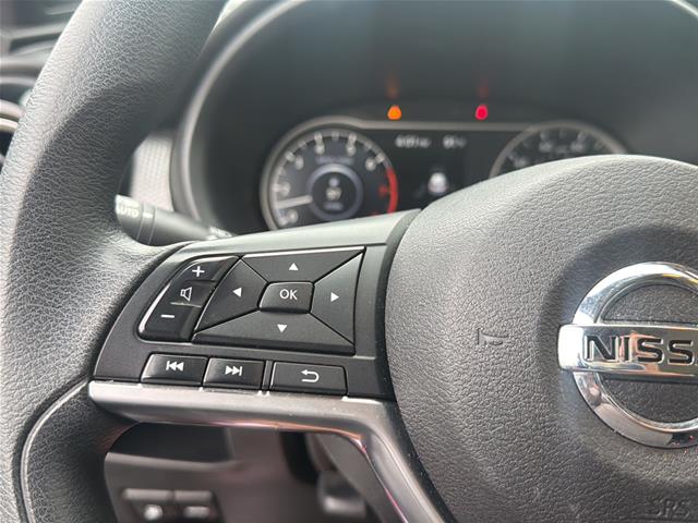 Used 2018 Super Black Nissan  image 19