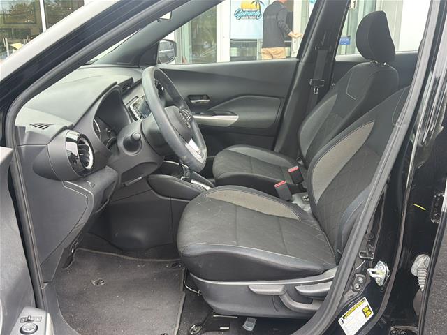 Used 2018 Super Black Nissan  image 21