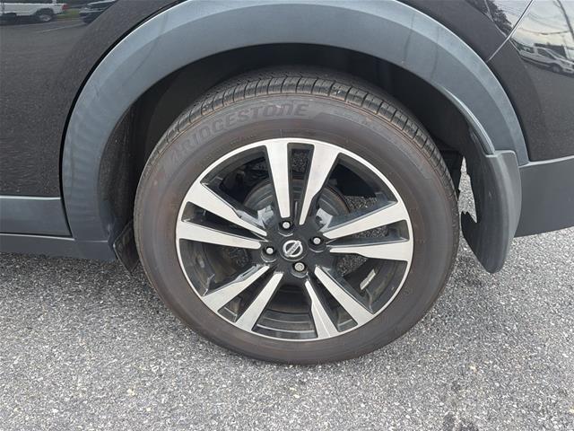 Used 2018 Super Black Nissan  image 22