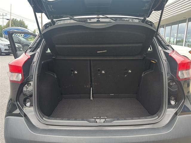Used 2018 Super Black Nissan  image 23