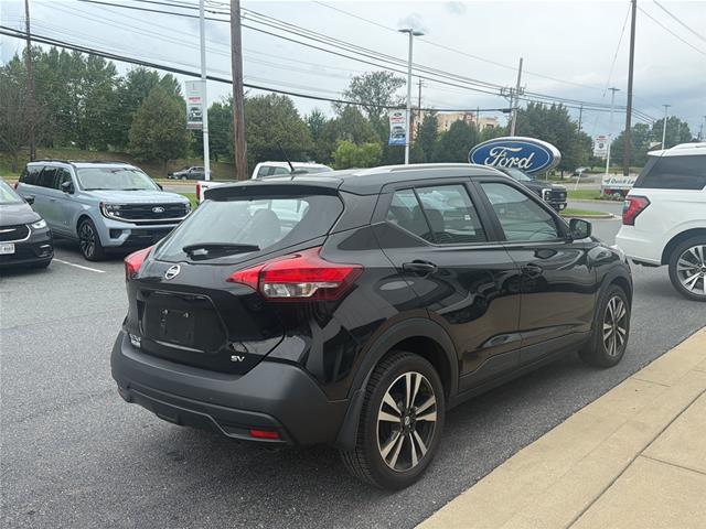 Used 2018 Super Black Nissan  image 3