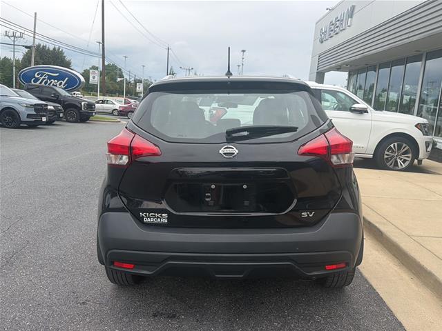 Used 2018 Super Black Nissan  image 4