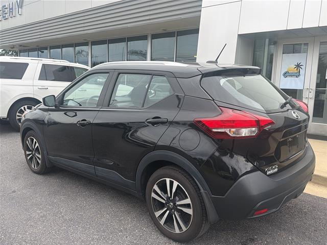 Used 2018 Super Black Nissan  image 5