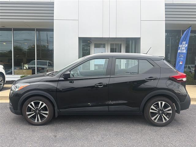 Used 2018 Super Black Nissan  image 6