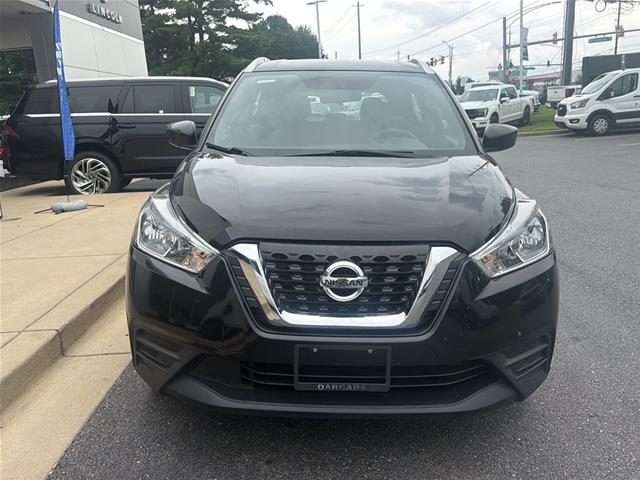 Used 2018 Super Black Nissan  image 8