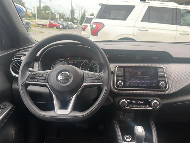 Used 2018 Super Black Nissan  image 9