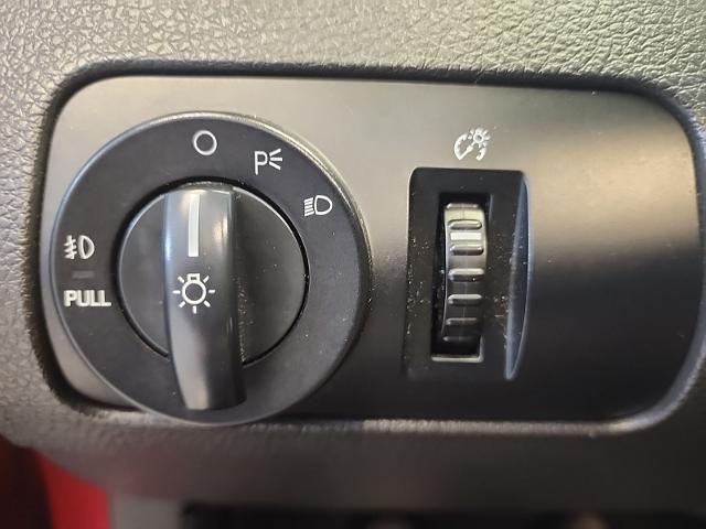 Used 2005 Redfire Clearcoat Metallic Ford  image 22