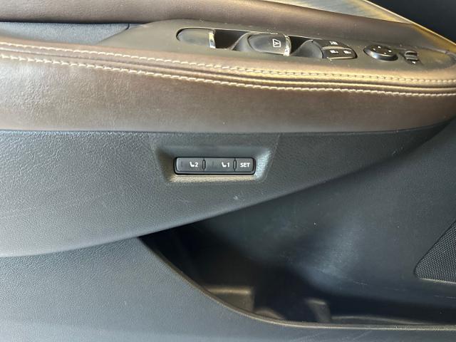 Used 2015 Magnetic Black Nissan  image 22