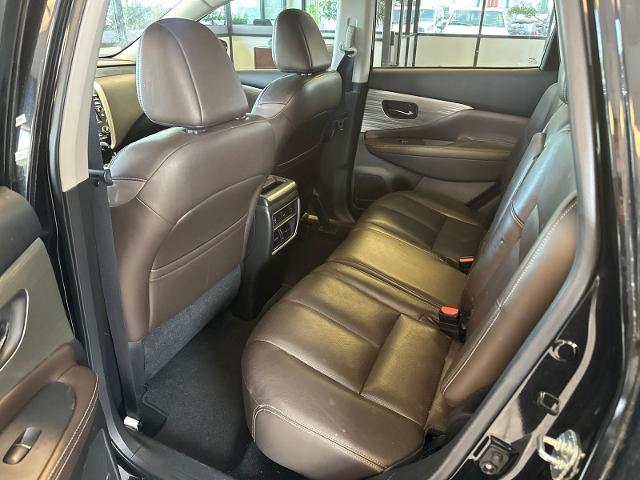 Used 2015 Magnetic Black Nissan  image 7