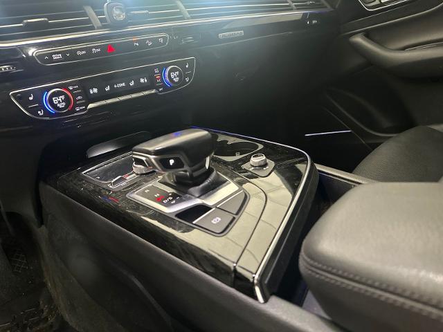 Used 2017 Carrara White Audi  image 17