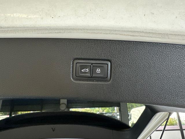 Used 2017 Carrara White Audi  image 22