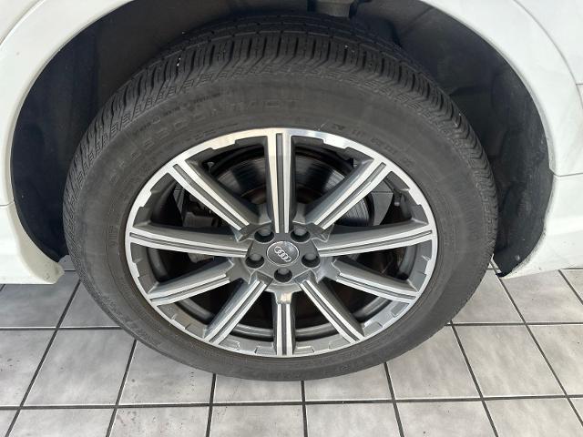 Used 2017 Carrara White Audi  image 24