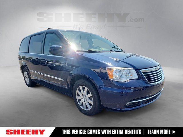 2015 Chrysler Town & Country Touring's photo